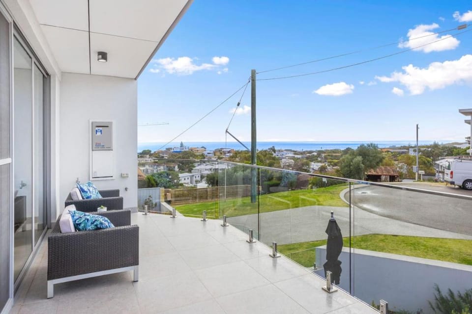 View (from property/room), Balcony/Terrace, Sea view