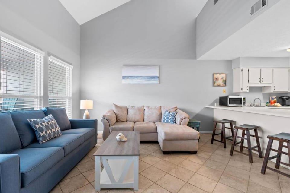 Kitchen or kitchenette, Living room, Seating area, toaster