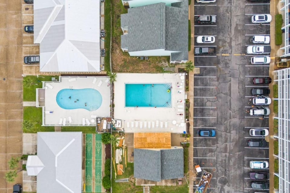 Property building, Bird's eye view, Swimming pool