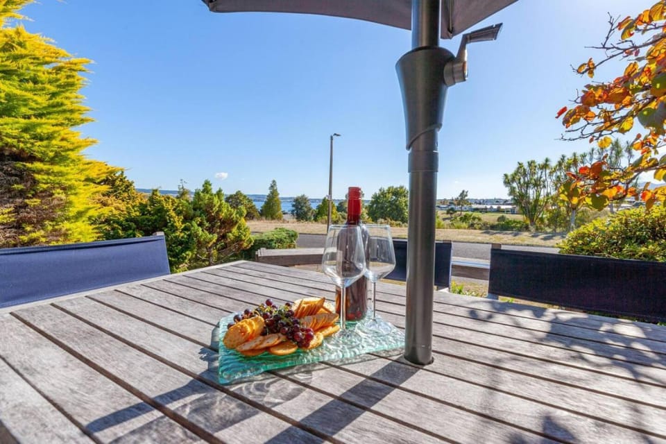 Lake House - On Pokaka House in Taupo