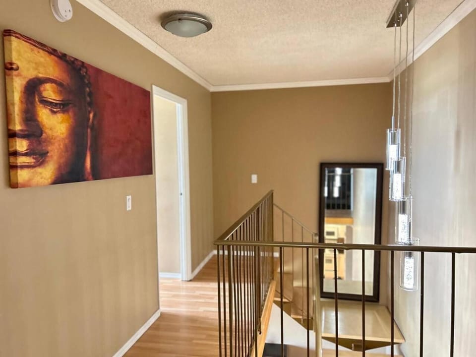 2-Storey Condo in The Fortress with Pool, Gym, WiFi, Parking Apartment in Calgary