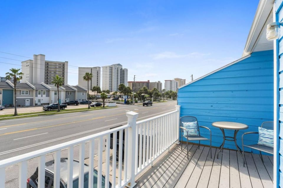 Neighbourhood, View (from property/room), Balcony/Terrace, Dining area, City view, Street view