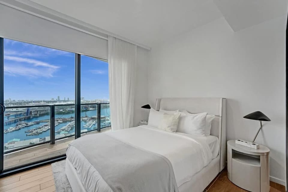 Miami 3BR Retreat City and Bay Views Apartment in Miami
