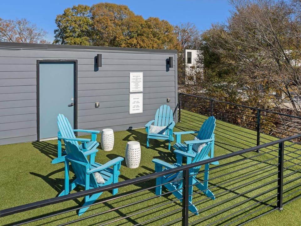 ~The Amelia~ Rooftop | Skyline | Cozy | Walkable Apartment in Virginia Highland