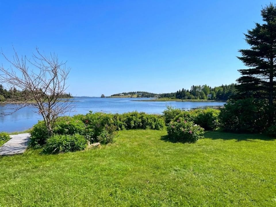 Nearby landmark, Spring, Day, Natural landscape, Lake view, River view, Sea view