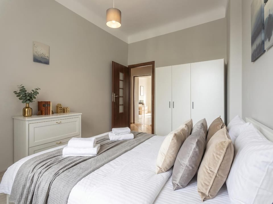 Bed, Photo of the whole room, Bedroom, towels, wardrobe