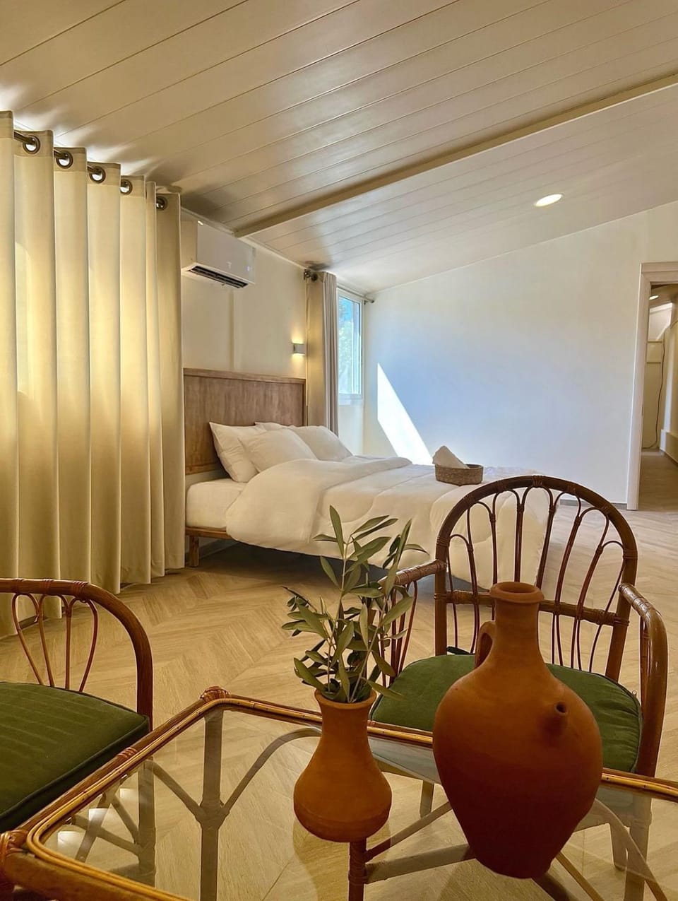 Bed, Seating area, Bedroom