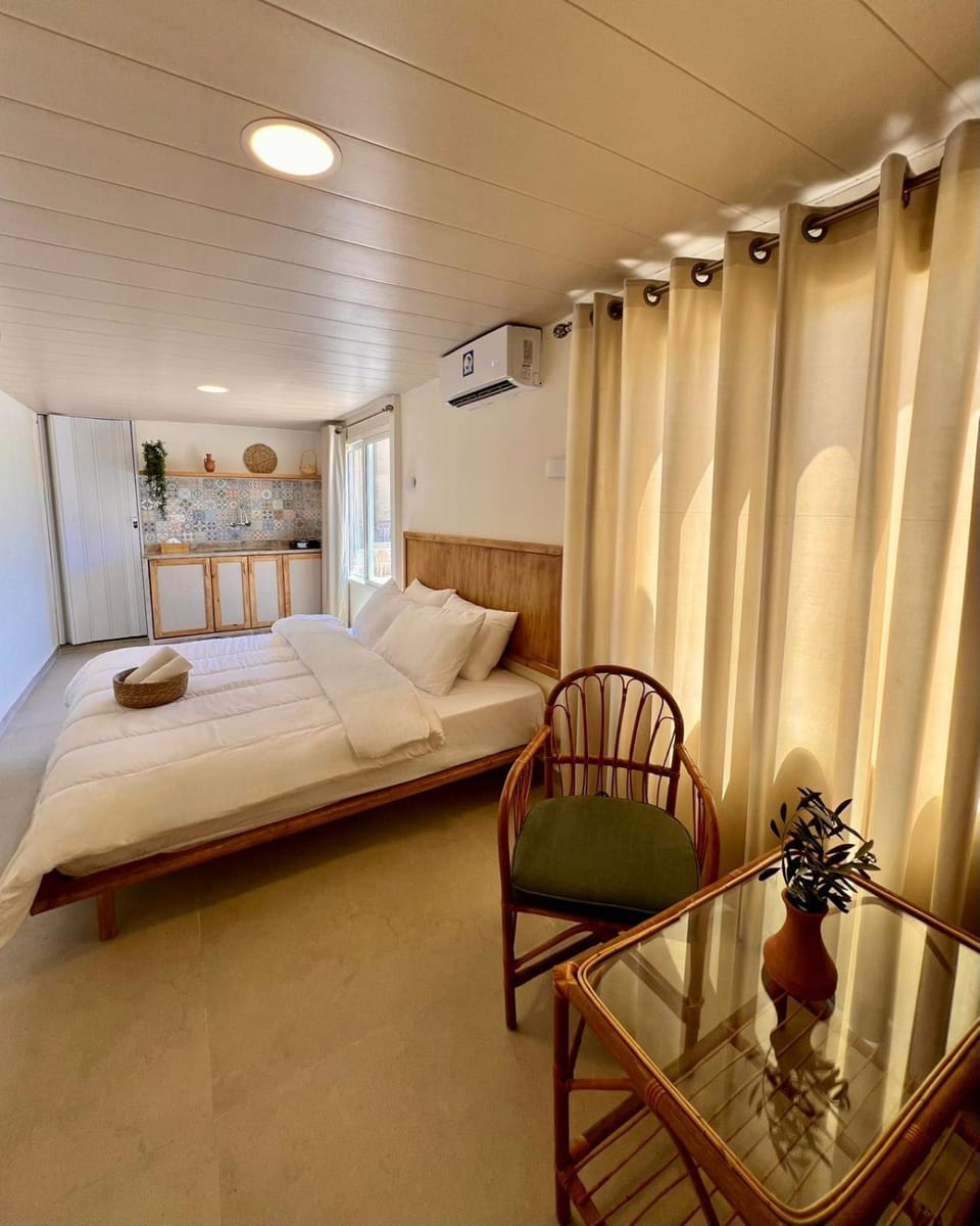 Bed, Living room, Seating area, Bedroom, air conditioner