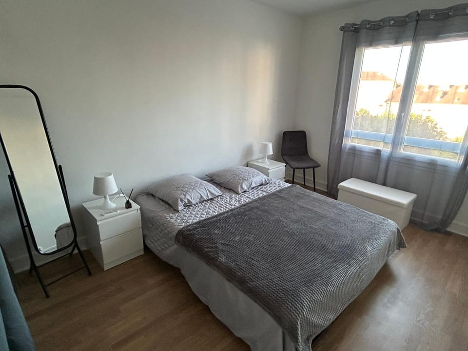 Bed, Photo of the whole room, Bedroom