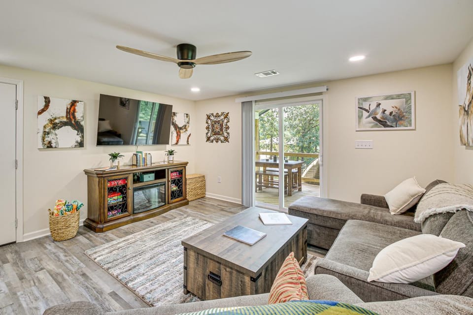 Lake Hamilton Retreat w/ Kayaks & Spacious Yard! House in Rockwell