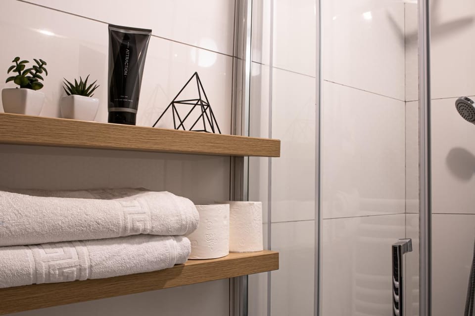 Shower, Bathroom, towels