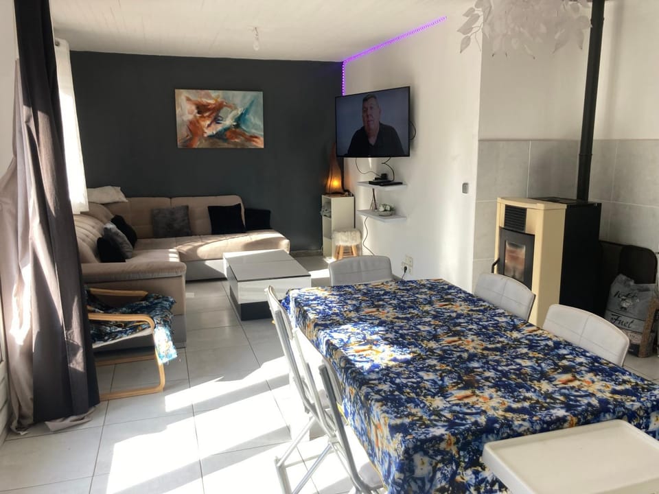 Appartement T3 dans pavillon avec terrasse et jardin Apartment in Grand Est