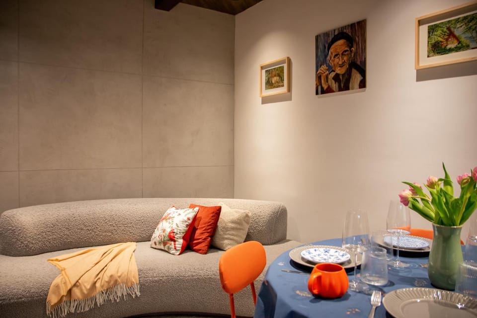 Seating area, Dining area