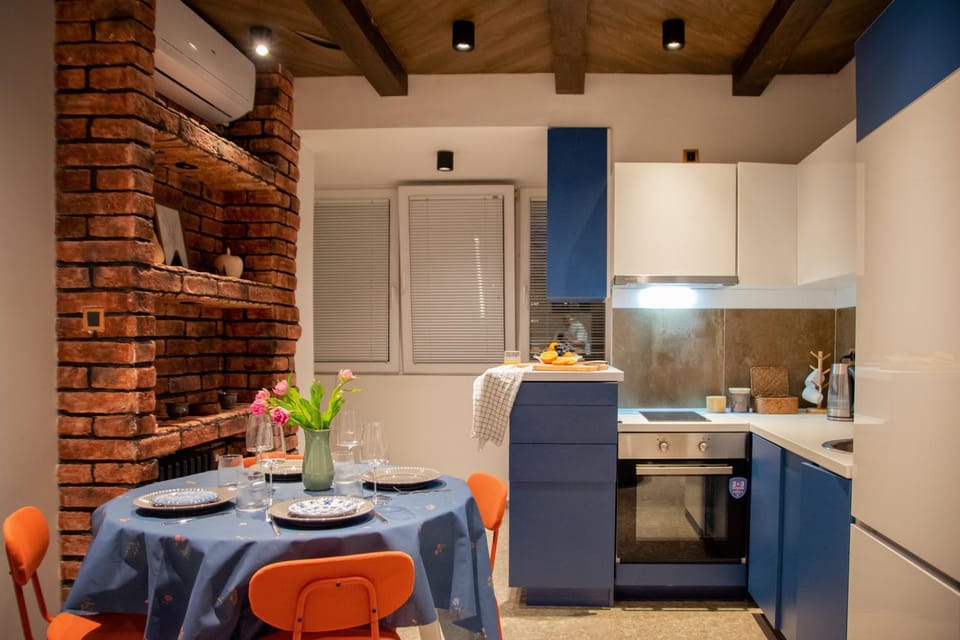 Dining area, dishwasher, oven, stove, kitchen, air conditioner