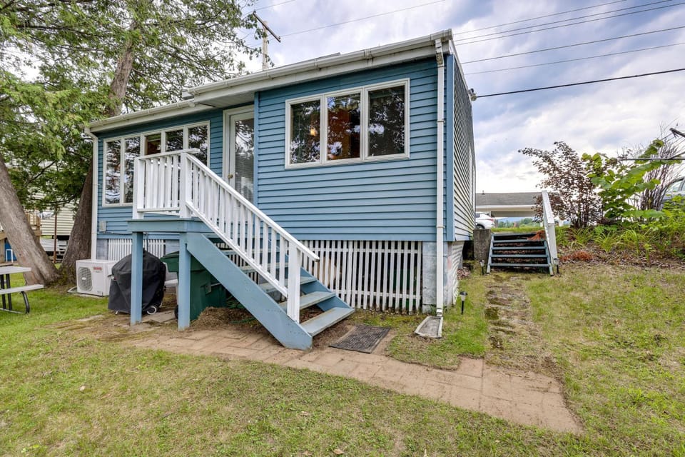 Waterfront Cottage on Lake George w/ 2 Docks! House in Queensbury