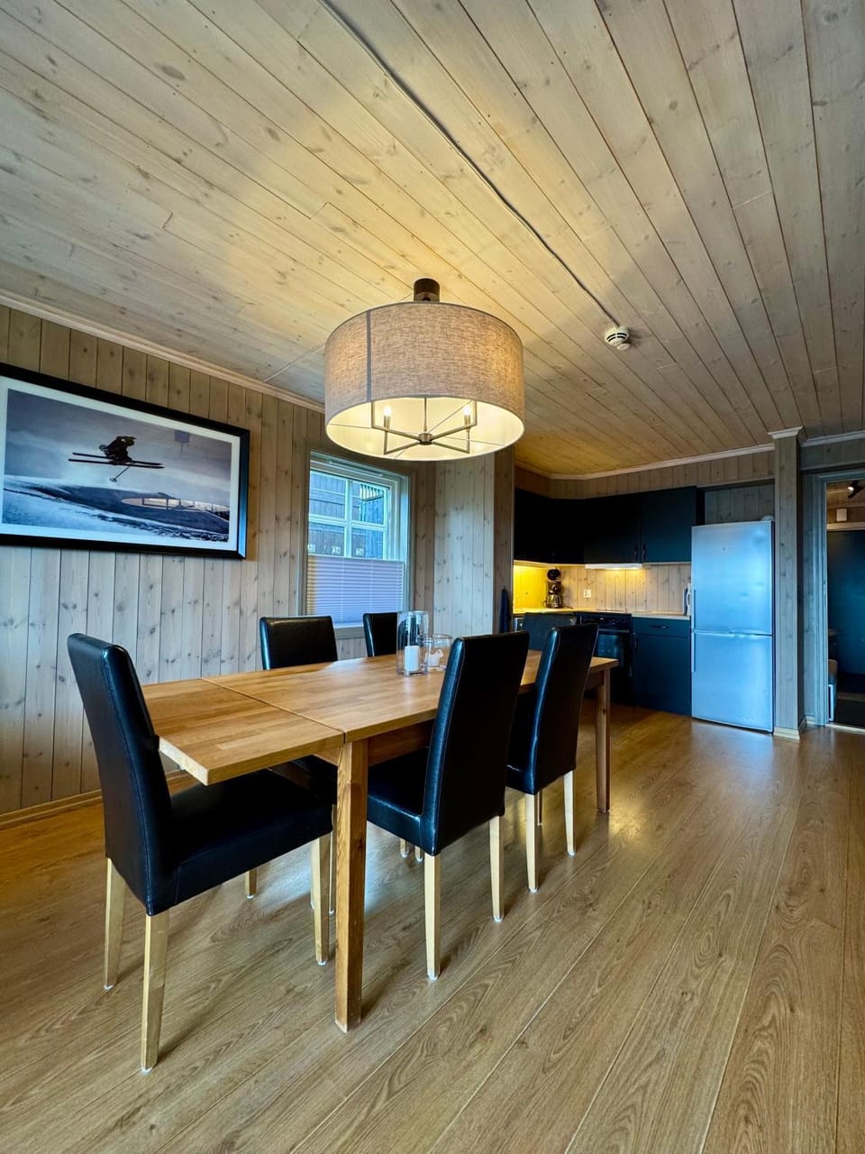 Kitchen or kitchenette, Seating area, Dining area