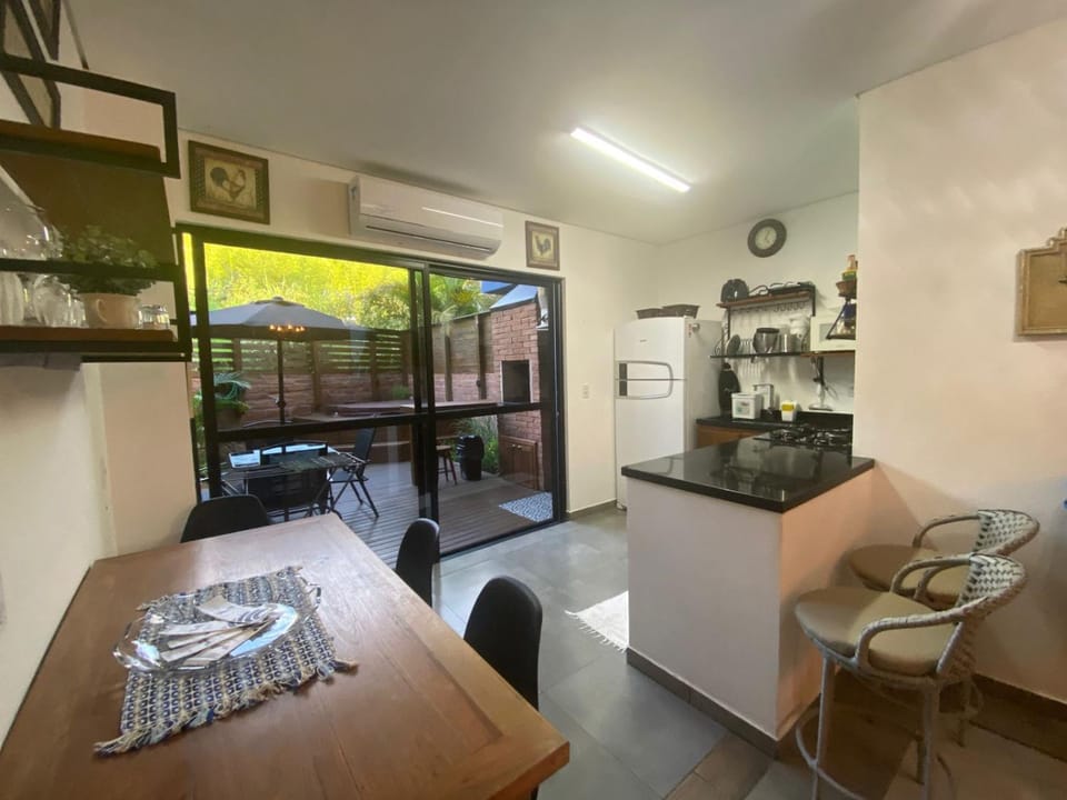 Kitchen or kitchenette, Dining area, air conditioner
