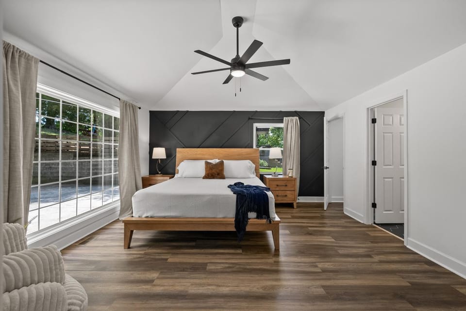 Bed, Photo of the whole room