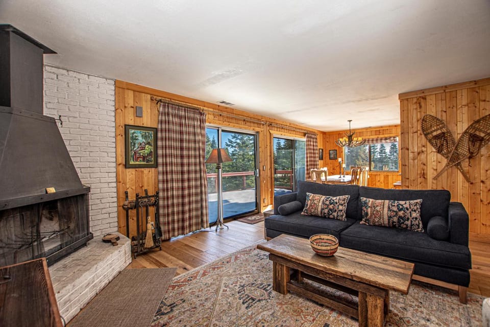 Natural landscape, Living room, Seating area