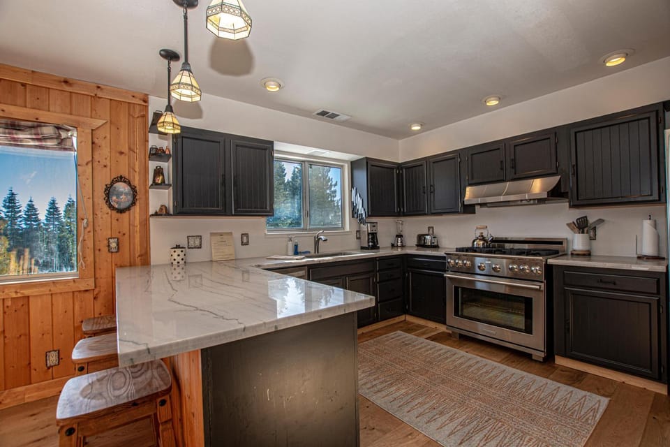 Kitchen or kitchenette, oven, stove