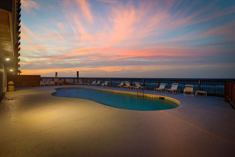 View (from property/room), Sea view, Swimming pool, Sunrise, Sunset, sunbed