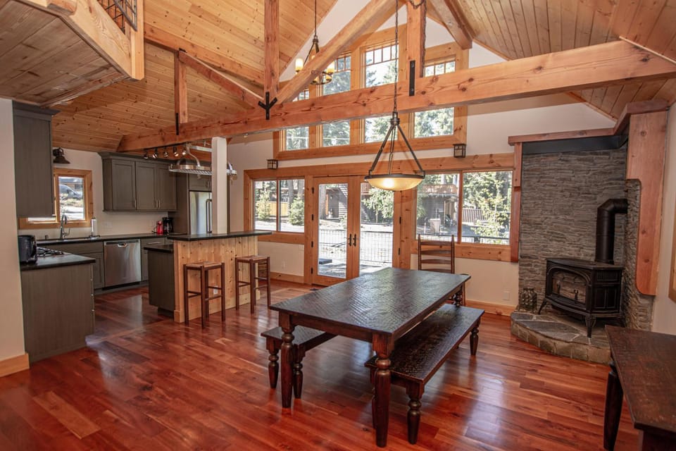 Kitchen or kitchenette, Living room, Dining area