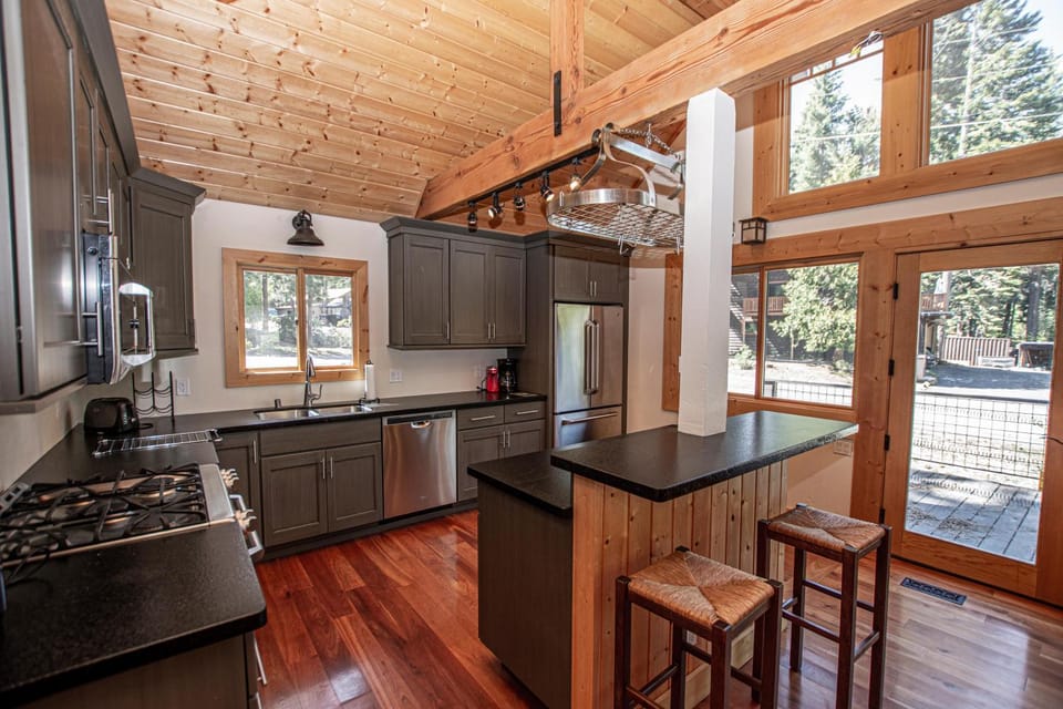Kitchen or kitchenette, oven, stove