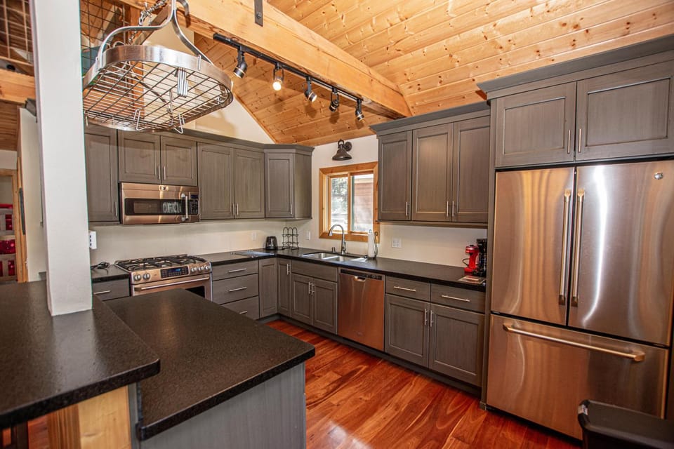 Kitchen or kitchenette, oven, stove