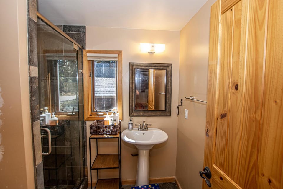 Shower, Bathroom, towels