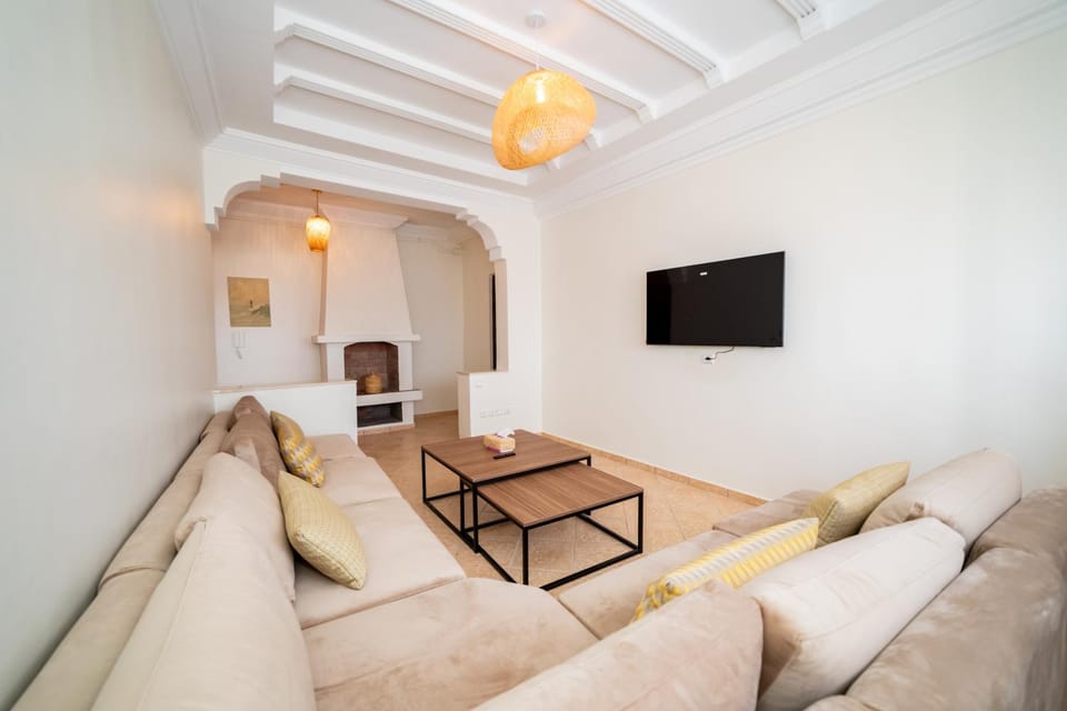 Nearby landmark, Off site, Activities, TV and multimedia, Living room