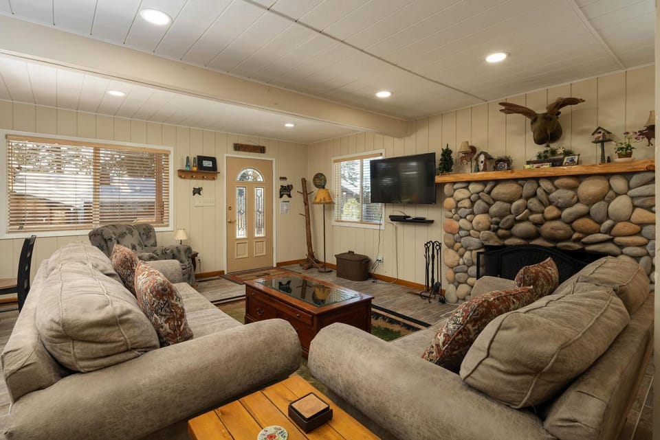 Communal lounge/ TV room, TV and multimedia, Living room, Seating area