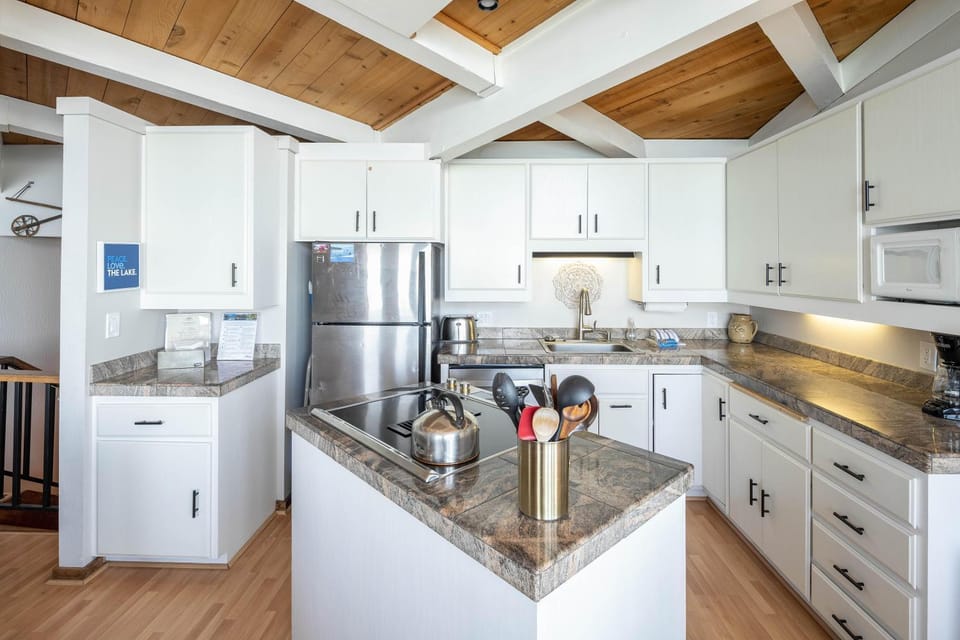 Kitchen or kitchenette, oven, stove