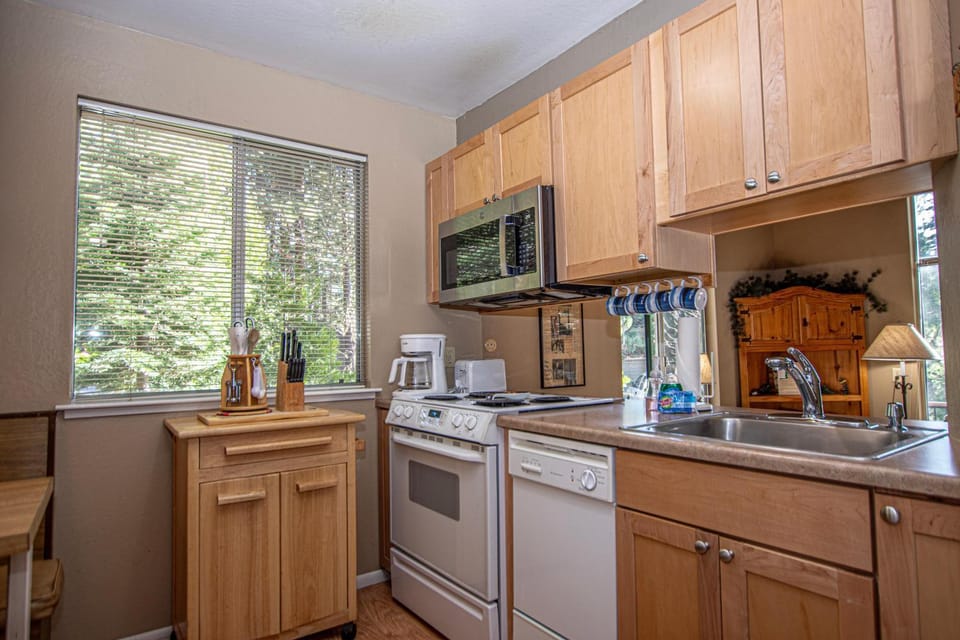 Kitchen or kitchenette, oven, stove