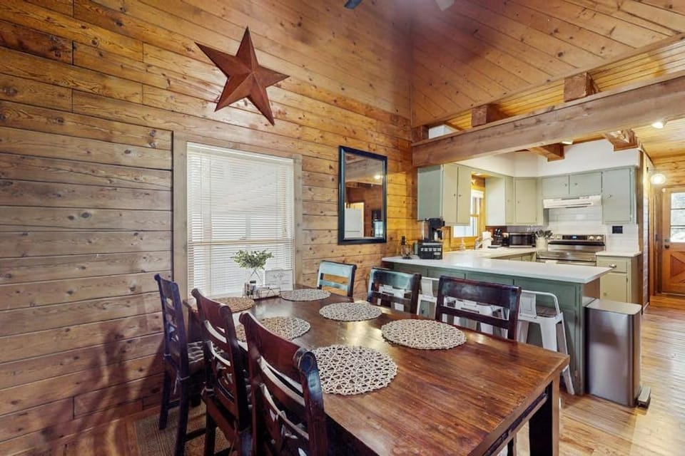 Kitchen or kitchenette, kitchen