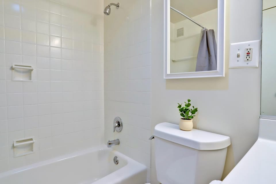 Shower, Toilet, Bathroom, Bath, towels