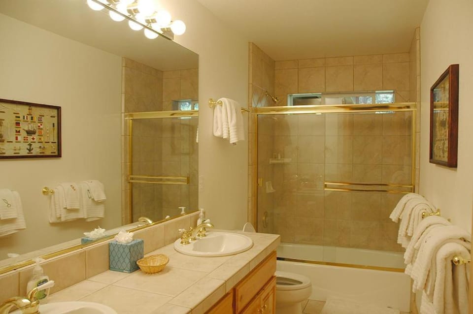 Shower, Toilet, Bathroom, Bath