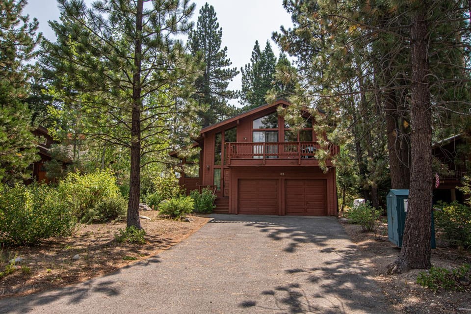 Property building, Natural landscape, Parking