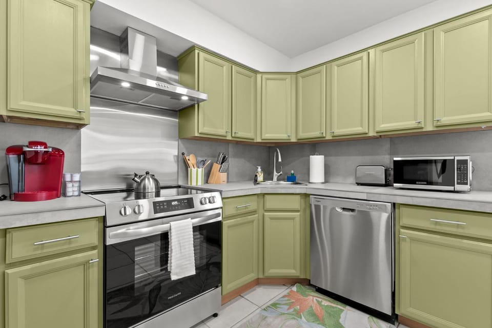 NEW Bayside Breeze - Charming Apt Near Bayshore House in Tampa