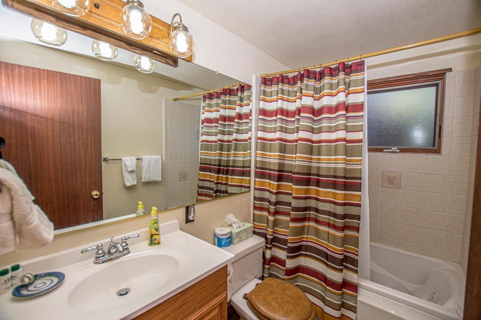 Toilet, Bathroom, Bath, towels