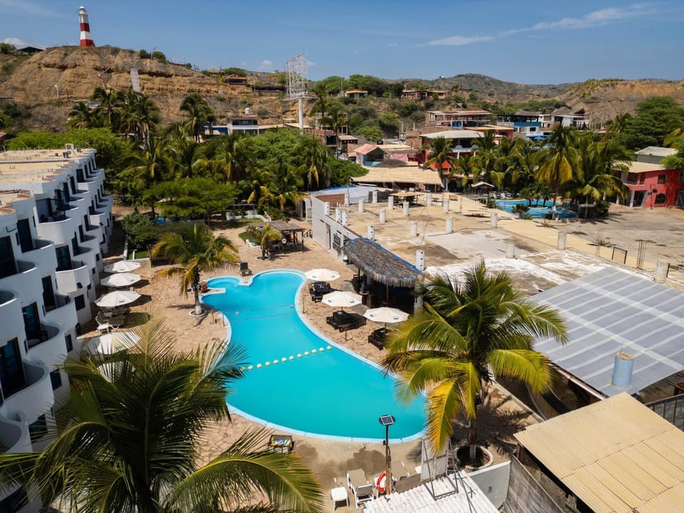 Property building, Garden, Swimming pool