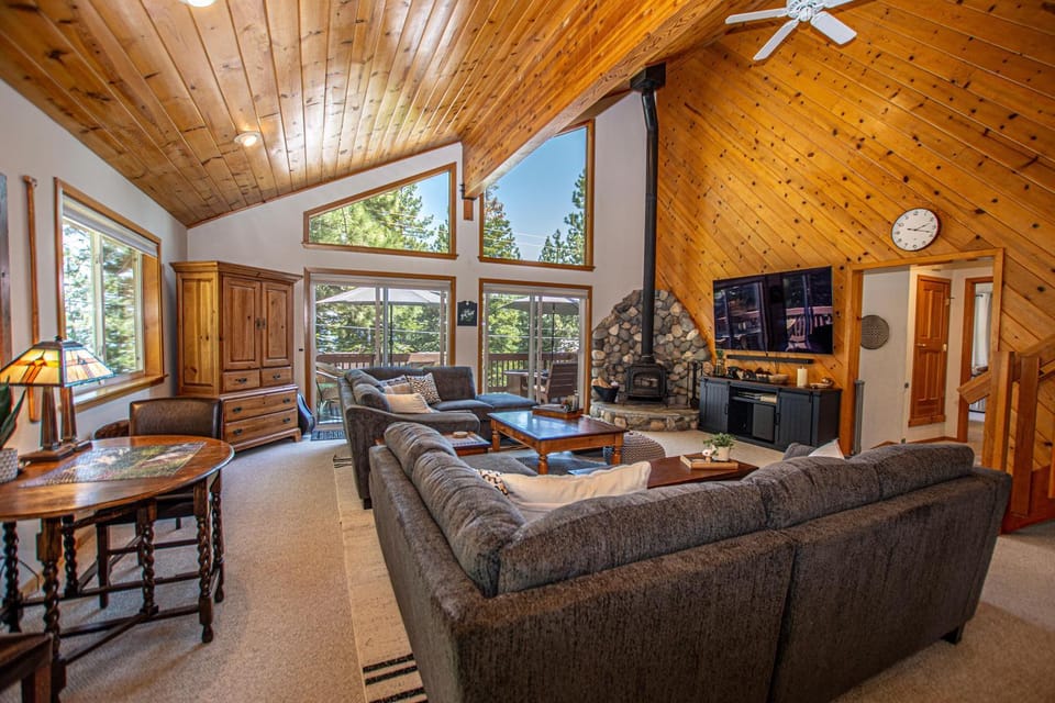 Communal lounge/ TV room