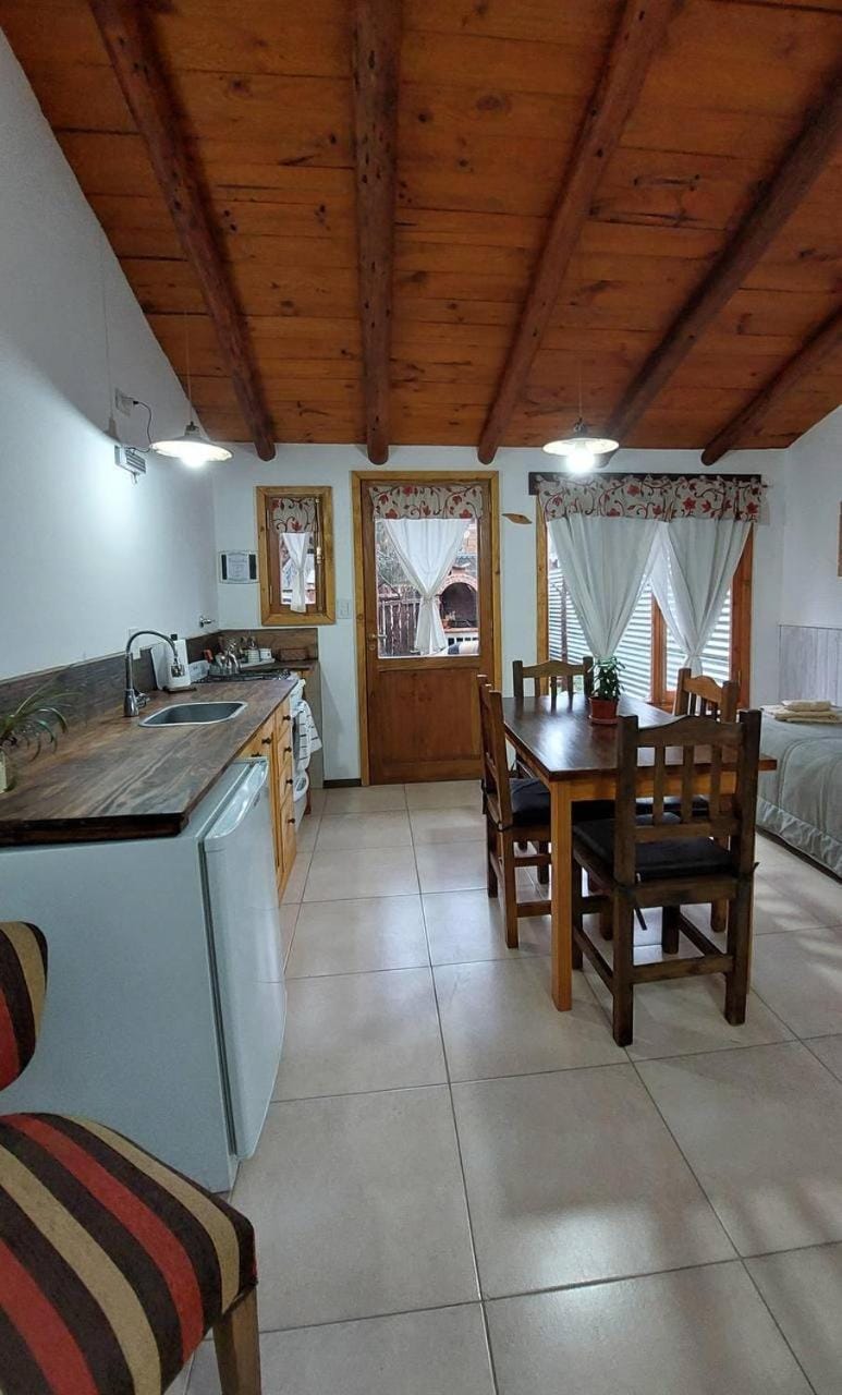 Kitchen or kitchenette, Living room, Seating area, Dining area, minibar, pet friendly, stove