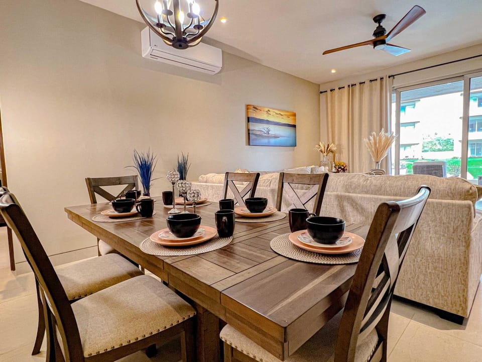 Seating area, Dining area