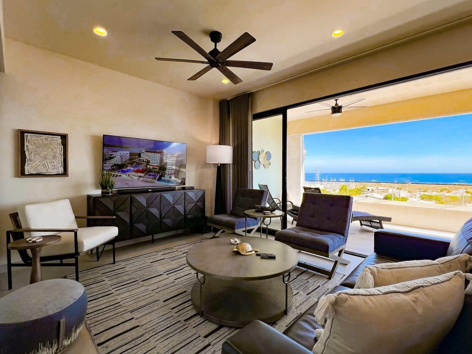 TV and multimedia, View (from property/room), Balcony/Terrace, Living room, Seating area, Beach, Sea view