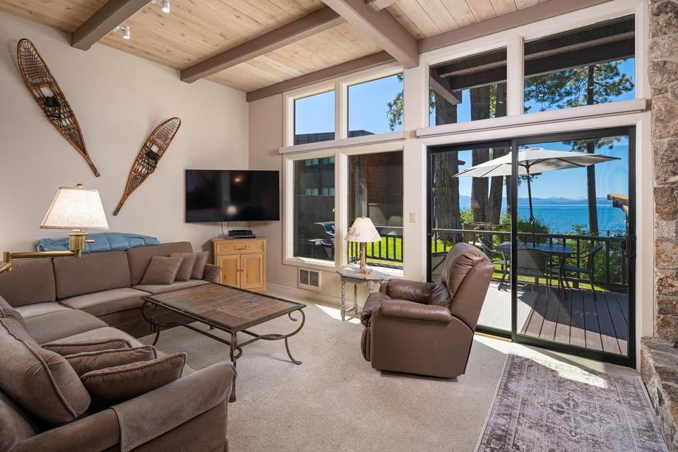 Communal lounge/ TV room