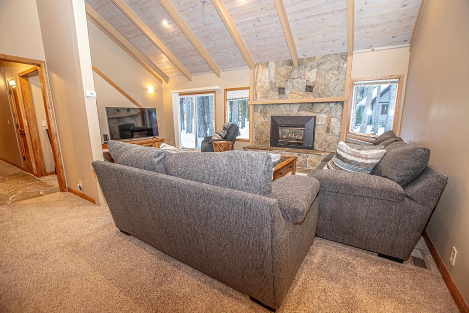 Communal lounge/ TV room
