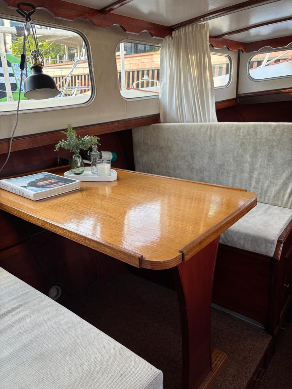 Seating area, Dining area