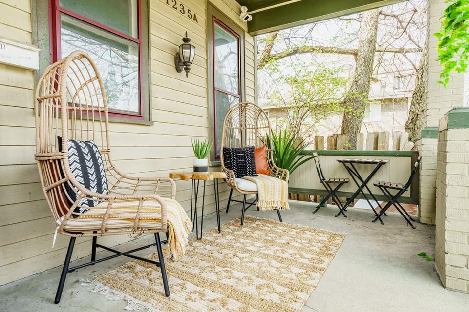 Property building, Patio, Balcony/Terrace