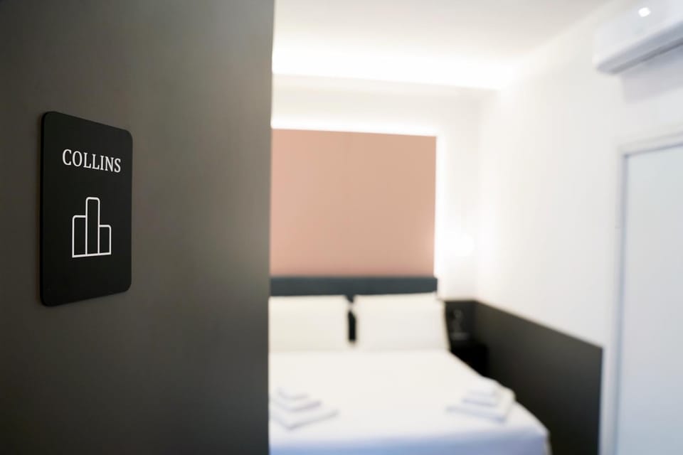 Bed, Property logo or sign, Photo of the whole room, Logo/Certificate/Sign, Bedroom, Text overlay, Certificate/Award