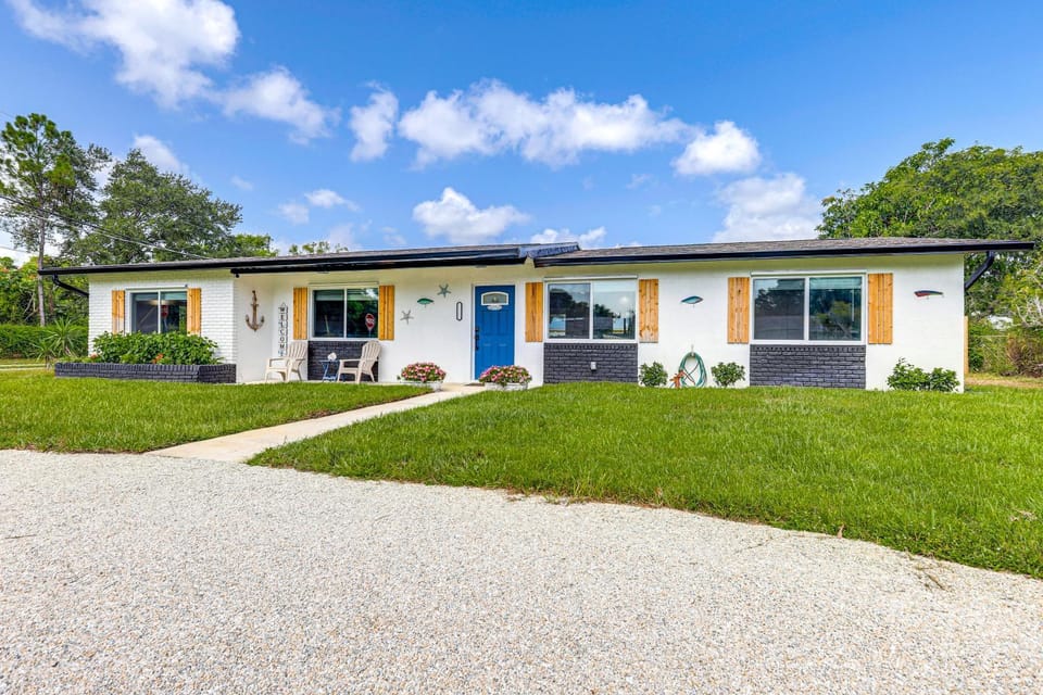 Swim, Game & BBQ: Family Retreat in Stuart House in Stuart
